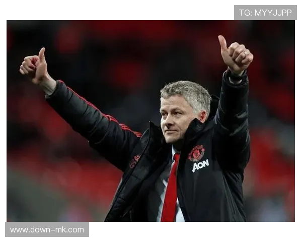 索尔斯克亚重返曼联训练基地，球迷热情欢迎